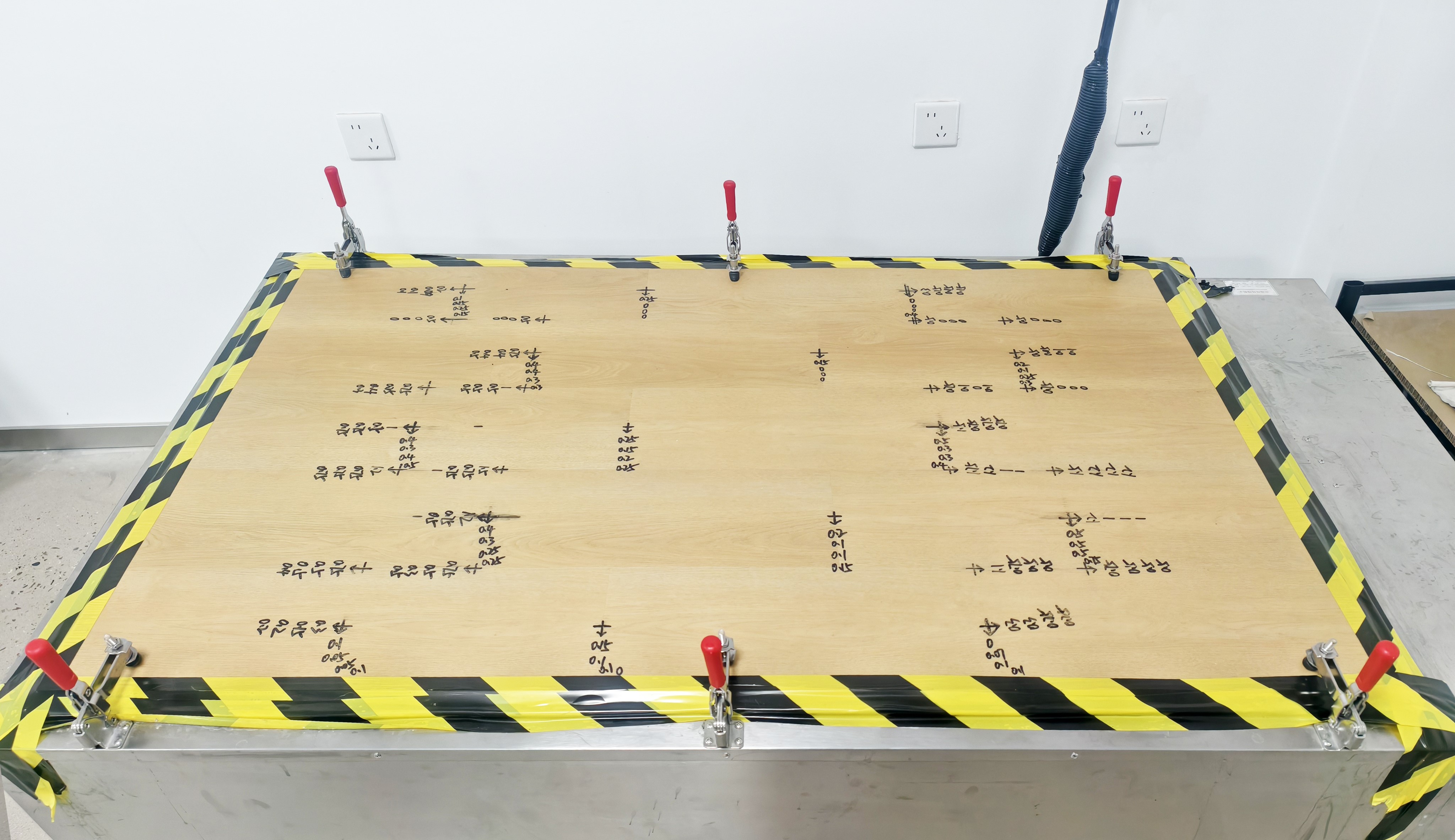 North China's Most Advanced SPC Flooring Testing Labs｜DECNO