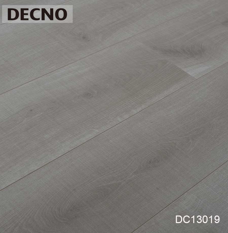 Medium Embossed Laminate Flooring Oak Flooring